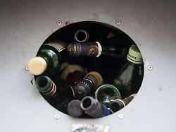 gruenes glas vertraegt beigemischte farben am besten blaue flaschen kommen daher in den gruenglas container