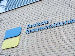 gummersbach nordrhein westfalen das logo der deutsche rentenversicherung an einem gebaeude in gummersbach aufnahme vom 05 02 2026