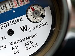 haben bald ausgedient die alten messgeraete fuer die bislang einmal im jahr der ablesedienst kommen musste muessen bis ende des jahres fernablesbar sein