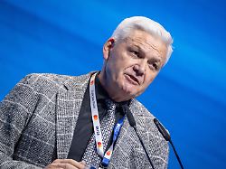 hubert hueppe bundesvorsitzender senioren union spricht ein grusswort