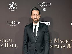 jan koeppen beim magical christmas ball von leger by lena gercke im claerchens ballhaus berlin 26 11