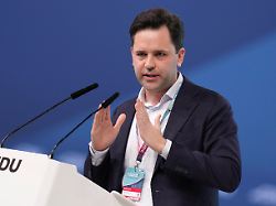 johannes winkel vorsitzender der jungen union ju bei seiner rede beim 38 bundesparteitag der cdu deutschlands in der stuttgarter messe stuttgart 21 02