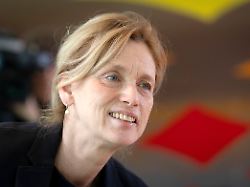 karin prien in der 33 sitzung des bundeskabinetts im bundeskanzleramt berlin 11 02