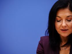 katherina reiche cdu bundesministerin fuer wirtschaft und energie stellt in der bundespressekonferenz den jahreswirtschaftsbericht 2026 vor berlin 28 01 2026