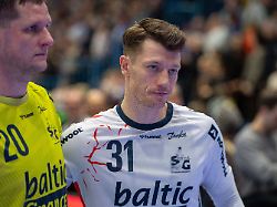 kevin moller torwart sg flensburg handewitt 20 emil jakobsen aussen sg flensburg handewitt 31 vfl gummersbach vs sg flensburg handewitt daikin handball bundesliga herren 20 spieltag 10 02