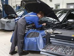 kfz reparaturen werden nicht nur immer teurer bei typischen unfallschaeden zeigen sich markenspezifisch oft zudem grosse unterschiede