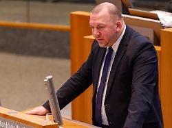 klaus esser afd mitglied des landtages spricht bei einer aktuellen stunde zu staus in nordrhein westphalen im landtag