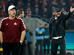 koeln deutschland dfb pokal 2 runde 1 fc koeln fc bayern muenchen 1 4 29 10 2025 im rhein energie stadion in koeln trainer lukas kwasniok fc li und vincent kompany fcb re