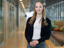 lilly hiebenthal patientin steht anlaesslich eines pressetermins zum tag der seltenen erkrankungen im universitaetsklinikum carl gustav carus dresden