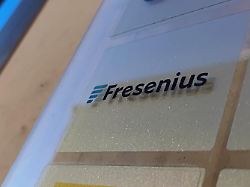 logo an der repraesentanz von fresenius