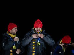 medaillenzeremonie luge team relay milano cortina 2026 olympic games 12 02 2026