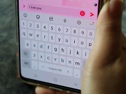 modern expressing love through mobile channels online messaging via apps