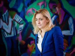 nina warken cdu bundesministerin fuer gesundheit aufgenommen im rahmen einer kabinettssitzung berlin 25 02 2026