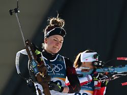 olympia olympische winterspiele mailand cortina 2026 biathlon frauen verfolgung 10 kilometer in der anterselva biathlon arena selina grotian aus deutschland am schiessstand