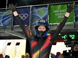 olympia olympische winterspiele mailand cortina 2026 bob monobob vorkampf frauen durchgang 2 im cortina sliding centre laura nolte deutschland reagiert im ziel