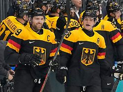 olympia olympische winterspiele mailand cortina 2026 eishockey maenner deutschland daenemark leon draisaitl l deutschland und tim stuetzle r jubeln nach einem tor