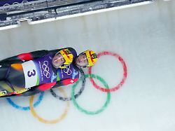 olympia olympische winterspiele mailand cortina 2026 rodeln vorkampf einsitzer maenner durchgang 1 im cortina sliding centre tobias wendl deutschland und tobias arlt deutschland in der bahn