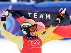 olympia olympische winterspiele mailand cortina 2026 ski freestyle ski cross frauen finale daniela maier deutschland jubelt ueber ihren sieg