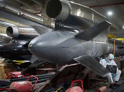 produktion 18 08 2025 ukraine arbeiter inspizieren flamingo marschflugkoerper in der geheimen fabrik von fire point