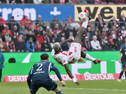 ragnar ache 1 fc koeln erzielt mit diesem fallrueckzieher das tor zum 1 0 21 02 2026 fussball 1 bundesliga saison 2025 2026 23 spieltag 1