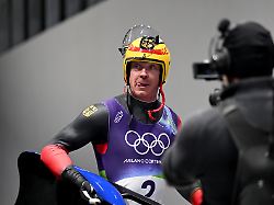 rodeln olympia vorkampf einsitzer maenner vorkampf lauf 2 im sliding centre felix loch deutschland im ziel