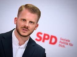 spd generalsekretaer kluessendorf kritisiert kanzler merz fuer seine stadtbild aeusserung archivfoto