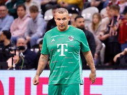 saenger pietro lombardi team young bafana beim telekom starkick 2025 im telekom dome zahlreiche fussball legenden promis influencer und stars kickten fuer einen guten zweck auf dem kleinfeld bonn 30 11