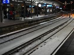 schneebedeckte gleise am bahnhof hamburg dammtor 1