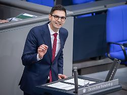 sepp mueller cdu bei seiner rede zum tagesordnungspunkt windindustrie und photovoltaik bei der 38 sitzung des deutschen bundestag in berlin 07 11
