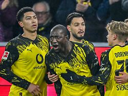 serhou guirassy dortmund 9 jubelt nach dem tor zum 1 0 mit der mannschaft 13 02 2026 fussball borussia dortmund vs 1