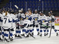 team finnland feiert den sieg des tourniers mit michelle karvinen nach den spiel der womens hockey euro tour zwischen der schweiz und finlad fotografiert am samstag 30 august 2025 in