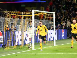 torjubel goal celebration zum 2 0 durch maximilian beier borussia dortmund ger borussia dortmund gegen atalanta bergamo fussball champions league play off spielzeit 2025 2026 17 02