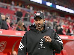 unter druck aber weiter im amt fortuna trainer daniel thioune