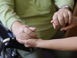 vorsicht vor unserioesen anbietern betrueger geben sich als pflegedienstleister aus und versuchen den entlastungsbetrag unrechtmaessig abzuschoepfen