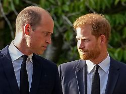 william und harry beim begraebnis fuer die verstorbene koenigin elizabeth ii vor schloss windsor
