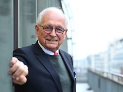 wolfgang ischinger leiter der muenchner sicherheitskonferenz bei einem interview mit der deutschen presse agentur