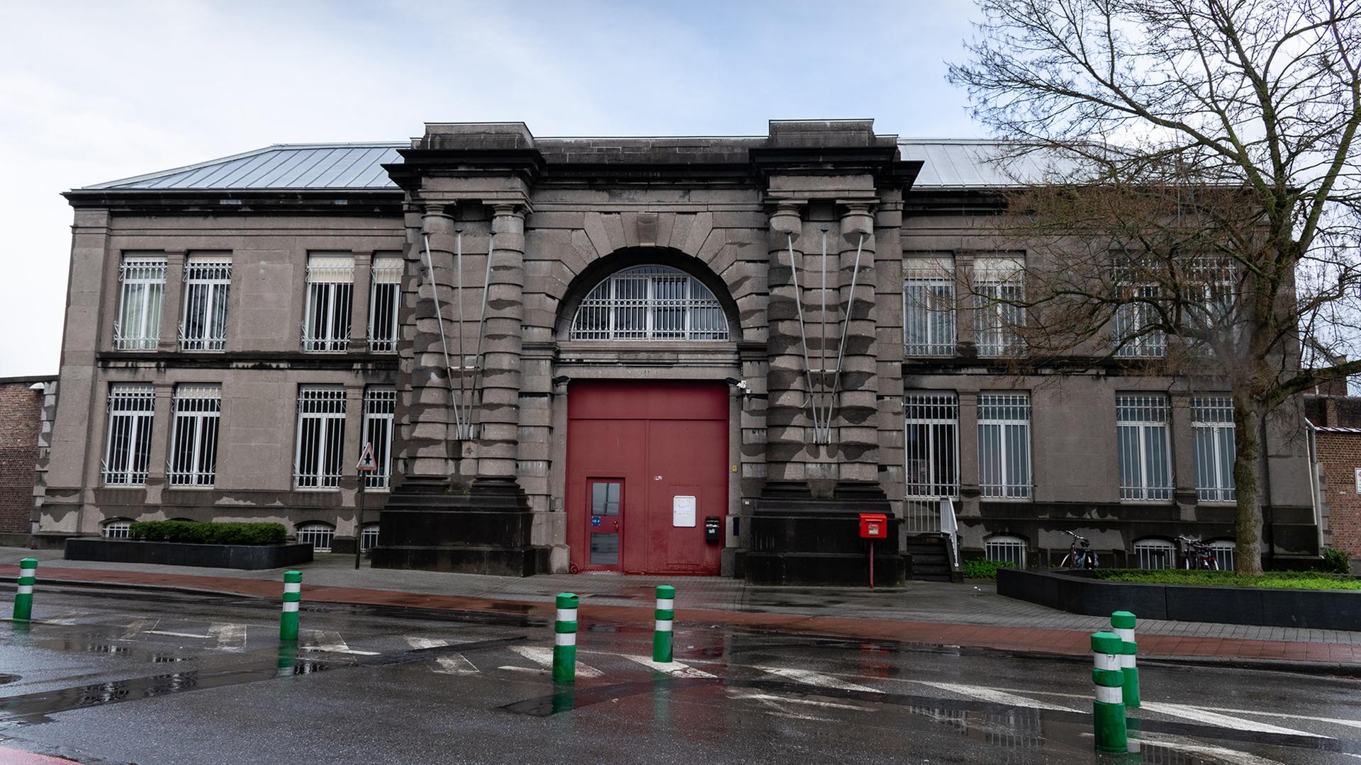 aussenansicht gefaengnis mechelen 100