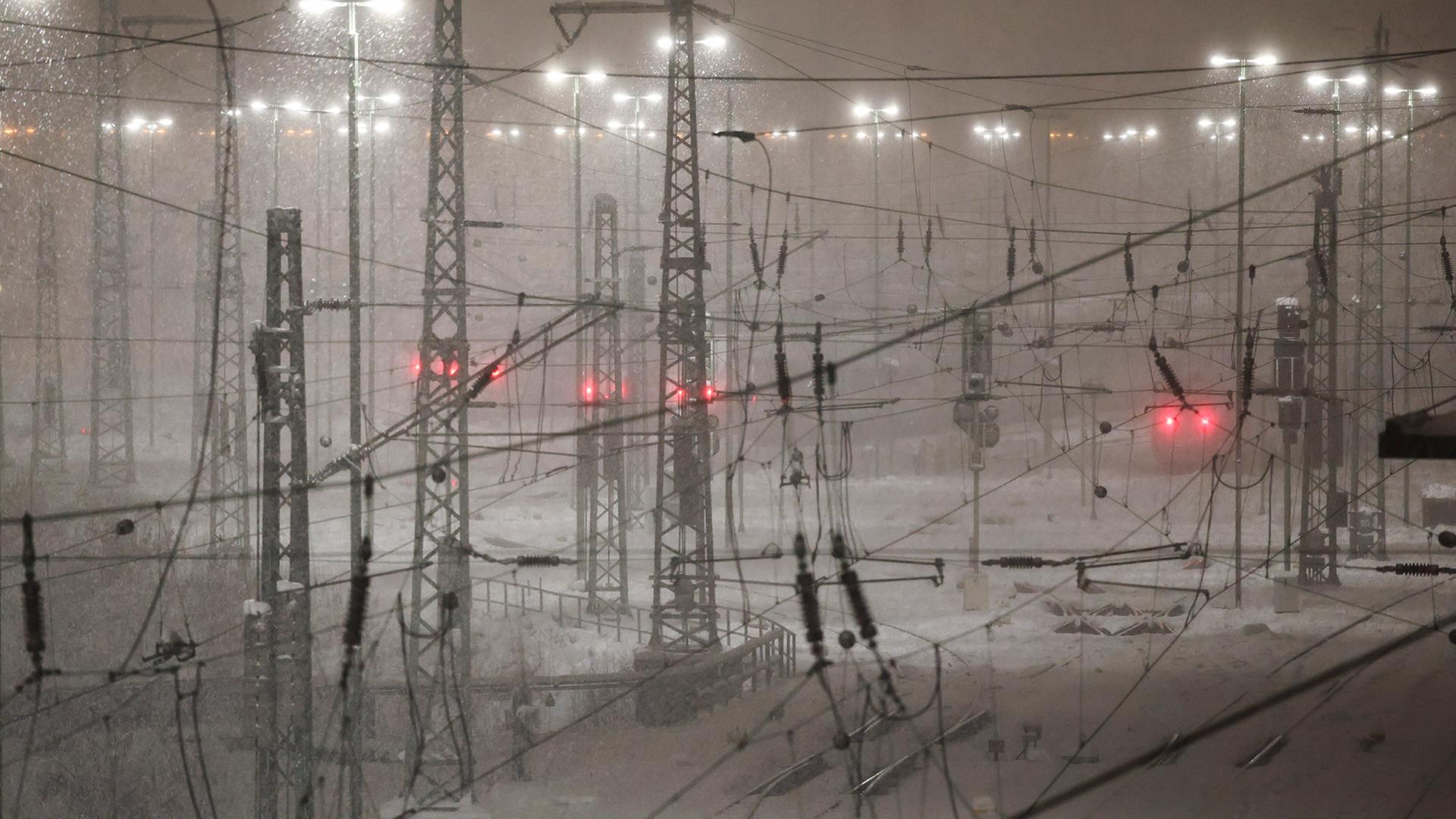 bahn gleise schnee 100