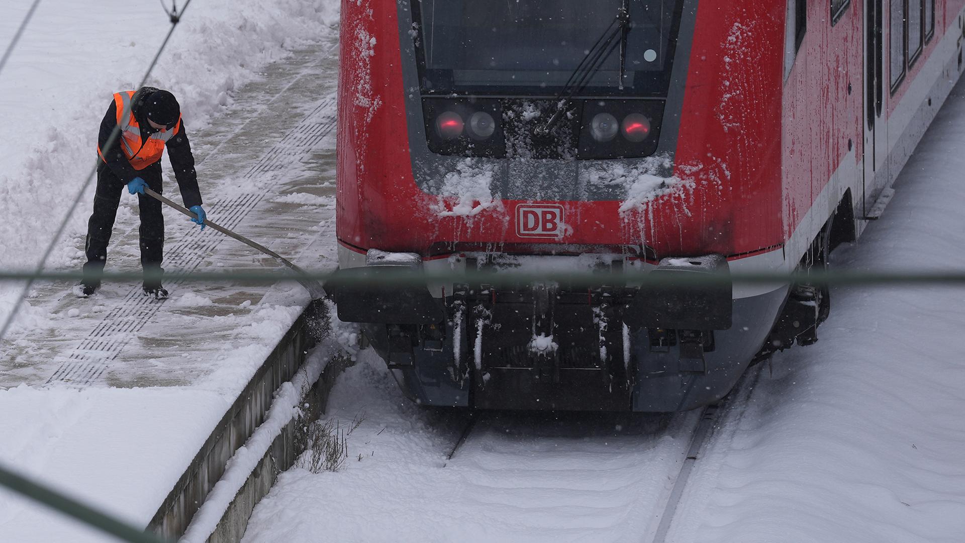 bahnsteig schneeschippen 100