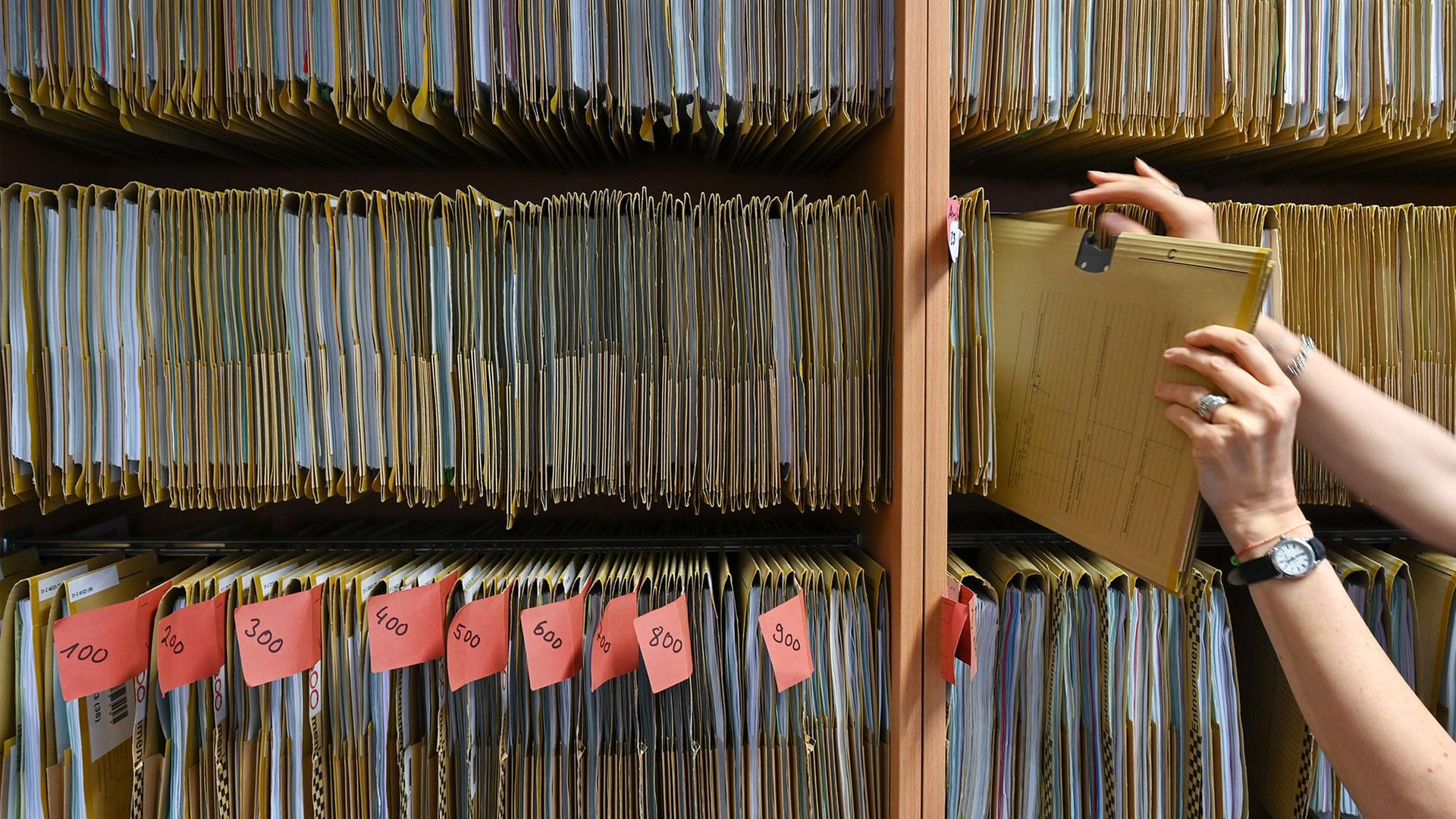 buerokratie akten 104