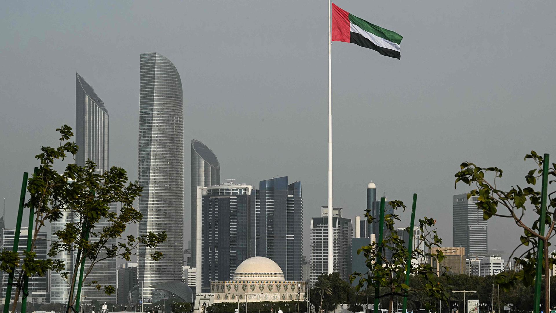 flagge vereinigte arabische emirate skyline 100