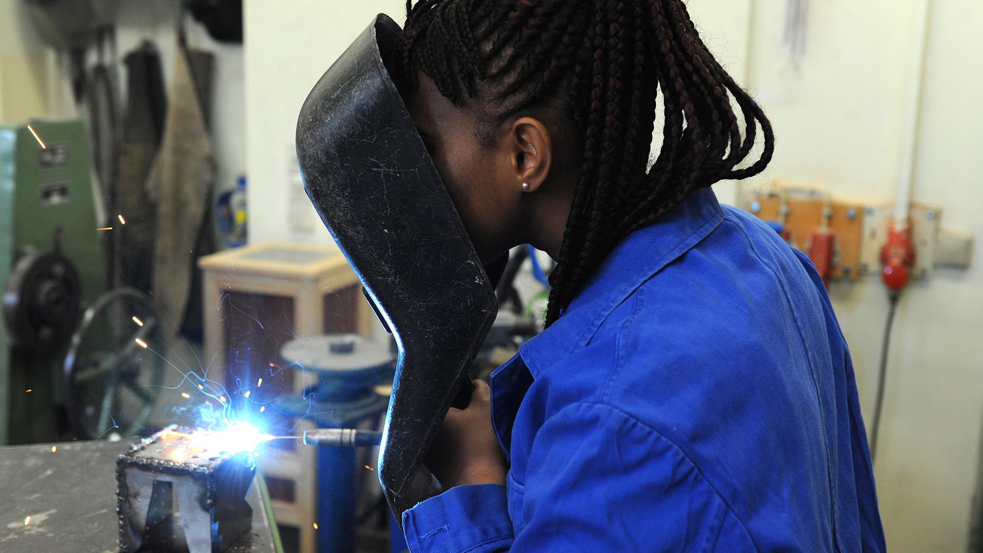 fluechtling arbeit 104