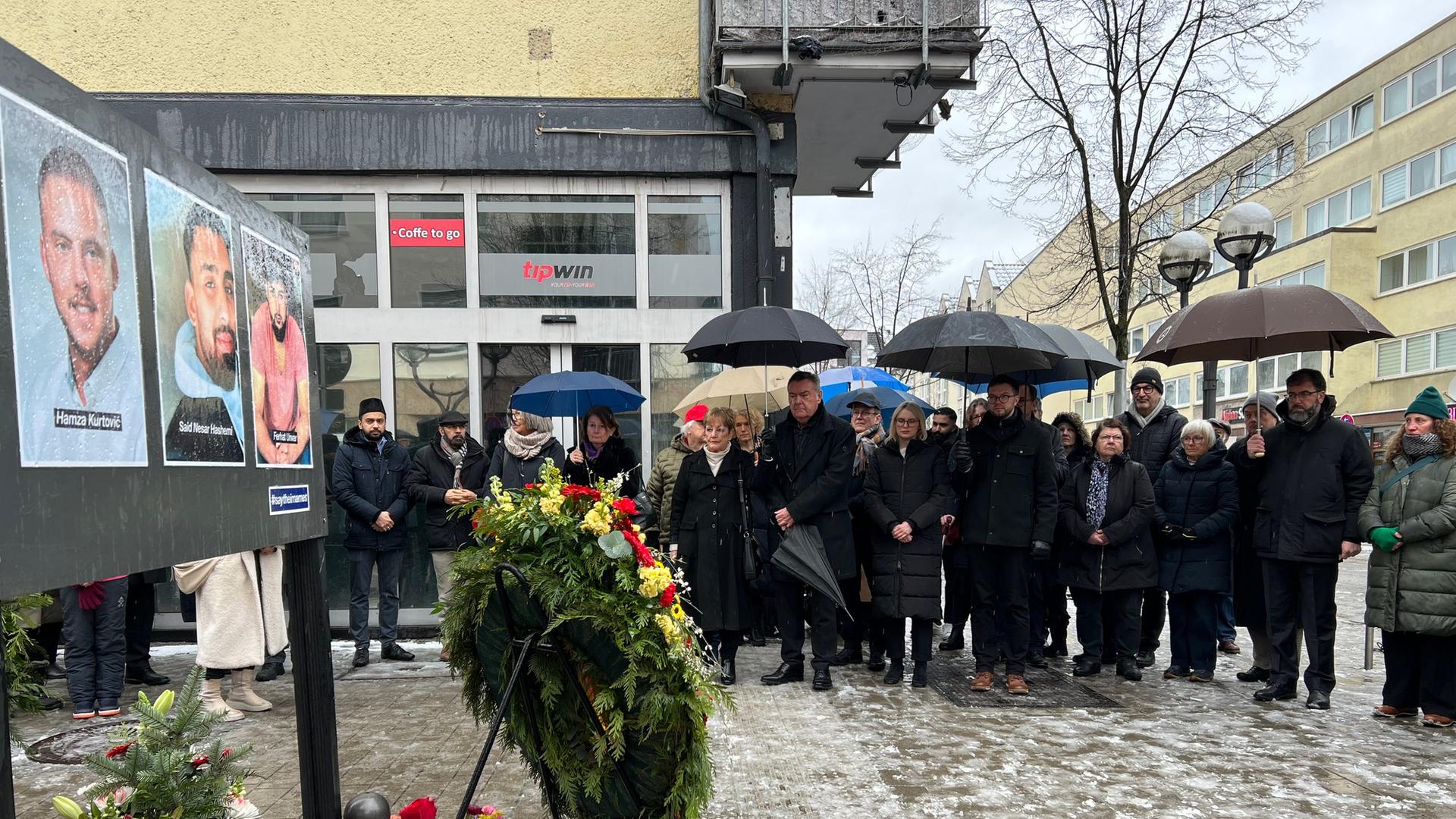hr kranzniederlegung anlaesslich des 6 jahrestags des anschlags von hanau 100