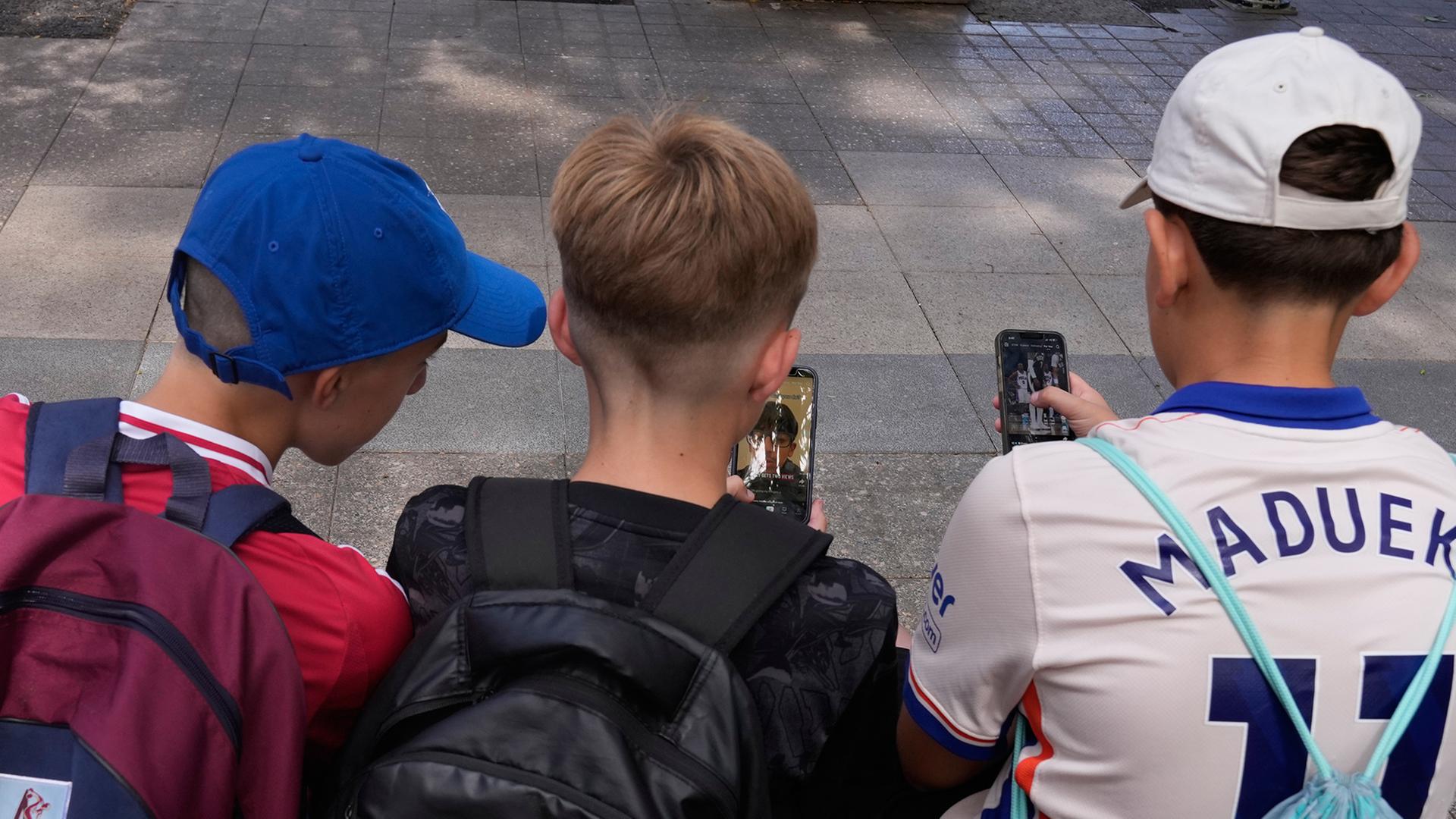 jugendliche smartphone 120