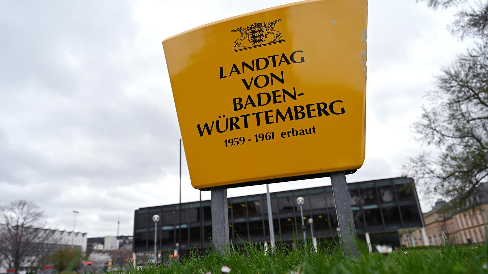 schild landtag baden wuerttemberg 100