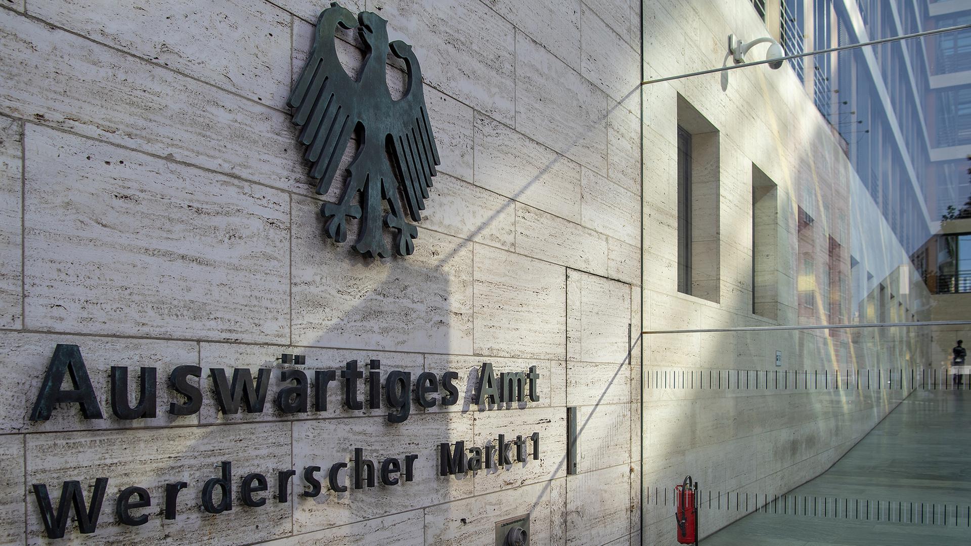schriftzug auswaertiges amt bundesadler 100