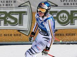 06 03 2026 italien val di fassa ski alpin weltcup abfahrt frauen emma aicher aus deutschland im zielbereich der alpinen skiweltcup abfahrt der damen im fassatal