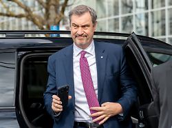 100 jahre jubilaeum der lufthansa group am flughafen muenchen dr