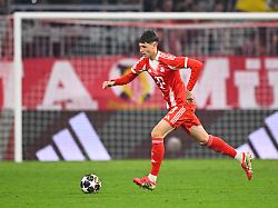 18 03 2026 bayern muenchen fussball maenner champions league bayern muenchen atalanta bergamo k o runde achtelfinale rueckspiele allianz arena filip pavic bayern muenchen spielt den ball