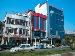 19 12 2018 irak erbil das hotel yarmuk und das motel lonia an einer strasse in erbil der hauptstadt region kurdistan 1